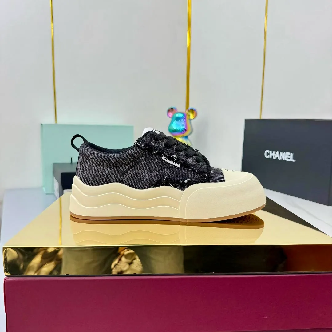 👟👟Ex-factory price 600👟👟 Chanel bread shoes ~ original calfskin panda shoes Chanel 25C latest hot style panda black and white sports shoes casual sneakers Xiaoxiang hot item classic black and white panda color coco girls must pay Fabric: original custom mixed sheepskin lining: original imported breathable mesh lining outsole: Original molded rubber + TPU combination Size: Women's 35-41 Buy now👉